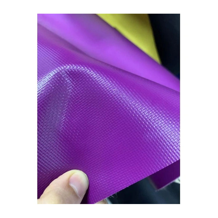 Che cos'è il tarpaulin in PVC e quali sono i suoi vantaggi?